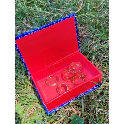 Small rectangular box "I...