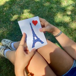 carte-postale-mur-des-je-taime-souvenir-montmartre-paris- toureiffel