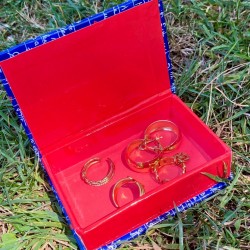Small rectangular box "I...